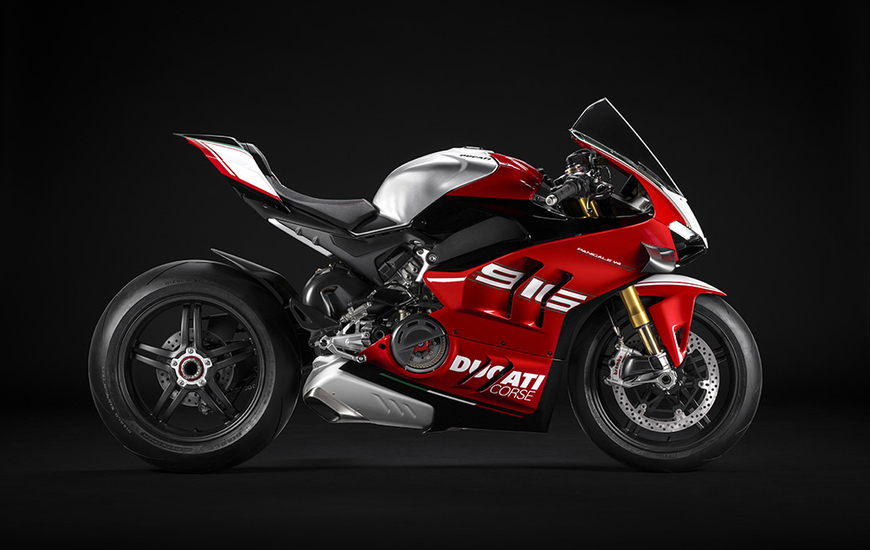 Ducati celebrates the supersport icon (with carbon details ...